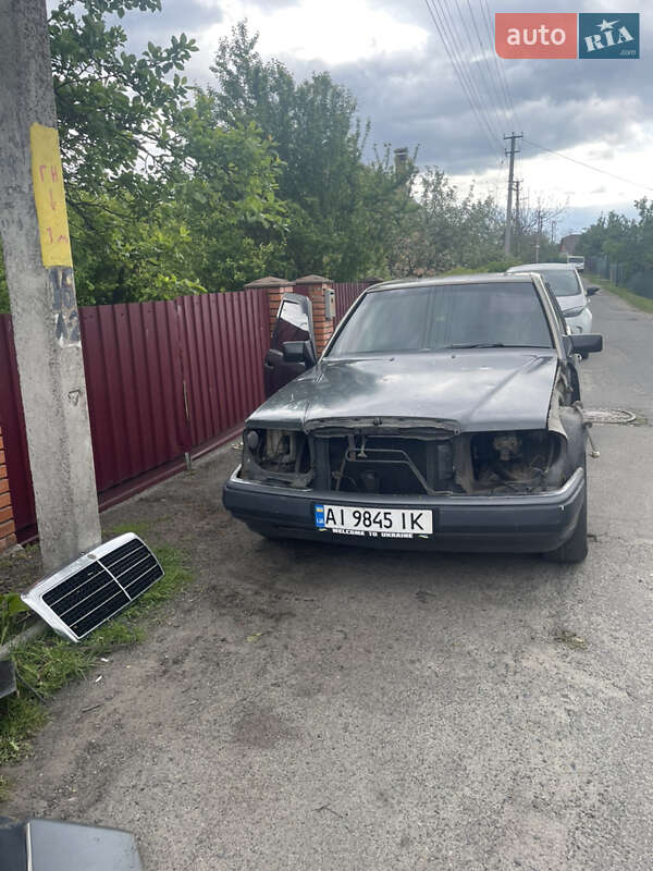 Mercedes-Benz E-Class 1990