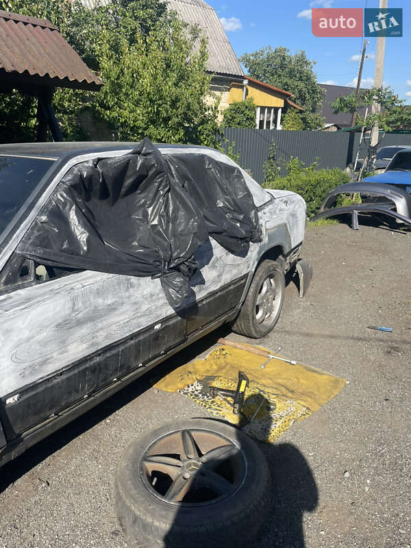 Седан Mercedes-Benz E-Class 1990 в Иванкове