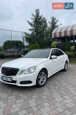 Седан Mercedes-Benz E-Class 2011 в 