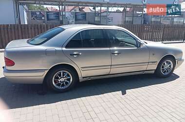Седан Mercedes-Benz E-Class 1997 в Ременеві