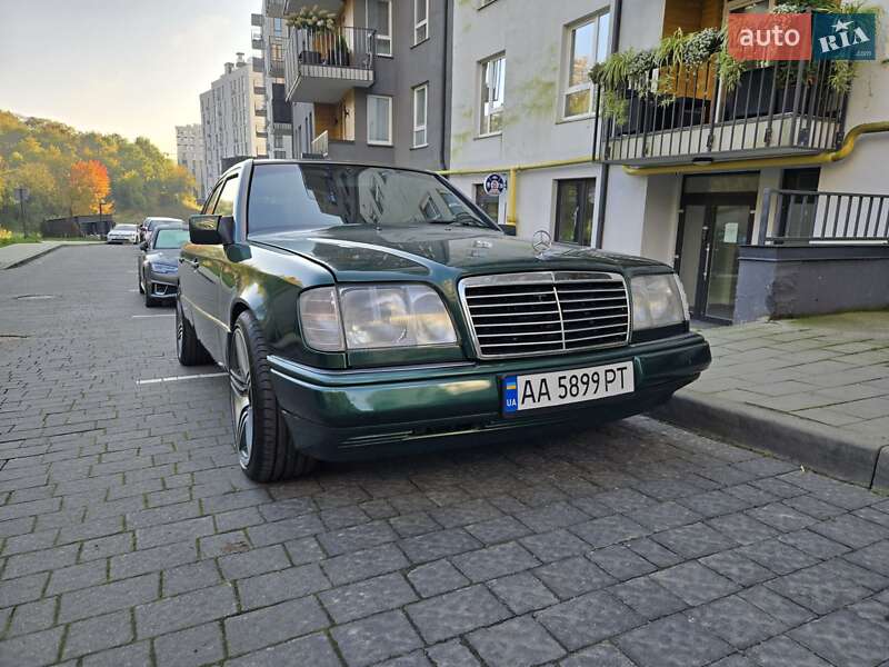 Седан Mercedes-Benz E-Class 1995 в 