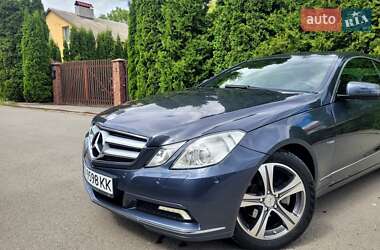 Купе Mercedes-Benz E-Class 2010 в 