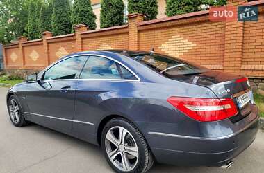 Купе Mercedes-Benz E-Class 2010 в 