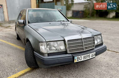 Седан Mercedes-Benz E-Class 1992 в Новояворівську