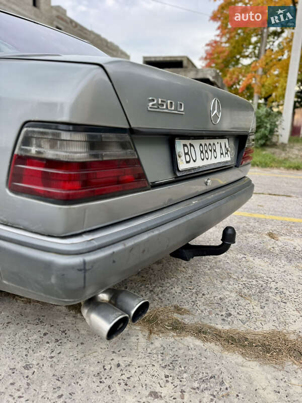 Седан Mercedes-Benz E-Class 1992 в Новояворовске