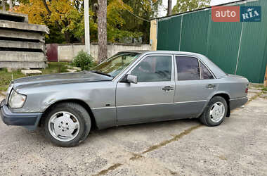 Седан Mercedes-Benz E-Class 1992 в 