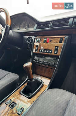 Седан Mercedes-Benz E-Class 1992 в 