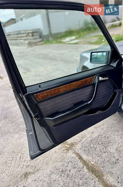 Седан Mercedes-Benz E-Class 1992 в 