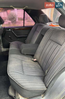 Седан Mercedes-Benz E-Class 1992 в 