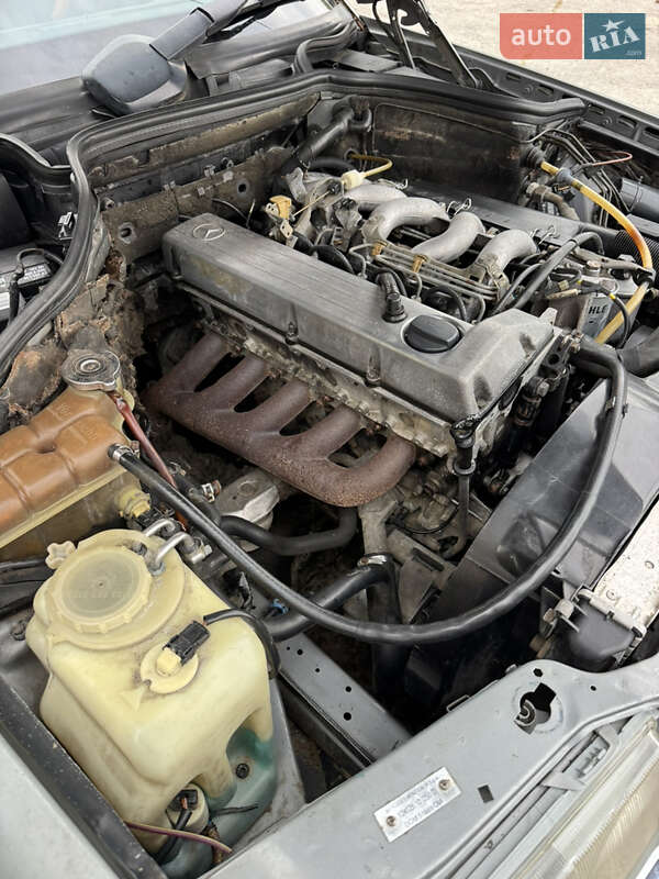 Седан Mercedes-Benz E-Class 1992 в Новояворовске