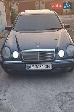 Седан Mercedes-Benz E-Class 1996 в 