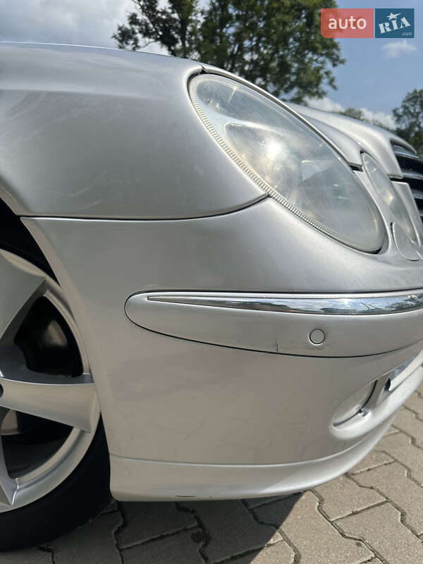 Седан Mercedes-Benz E-Class 2004 в Чудее