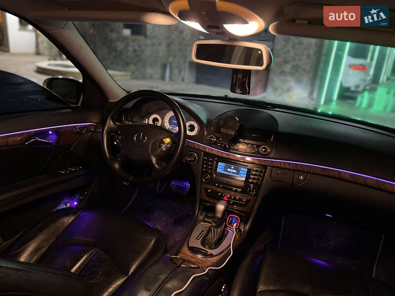 Седан Mercedes-Benz E-Class 2004 в Чудее