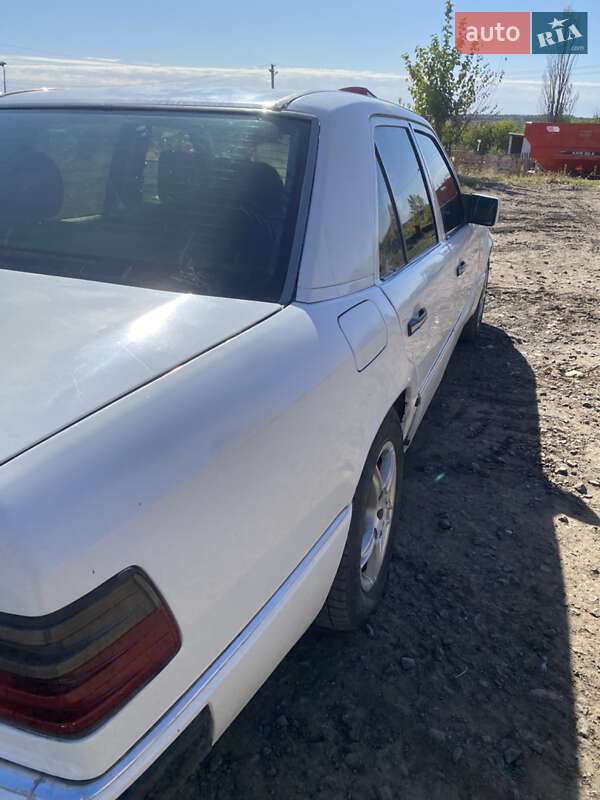 Седан Mercedes-Benz E-Class 1992 в Любашевке