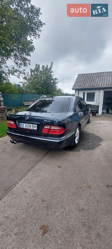 Седан Mercedes-Benz E-Class 2002 в Києві