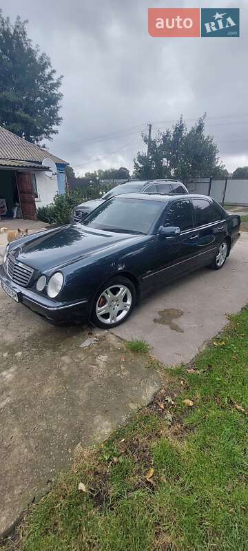 Седан Mercedes-Benz E-Class 2002 в Києві