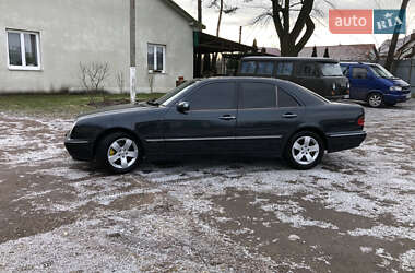 Седан Mercedes-Benz E-Class 2001 в Самборе