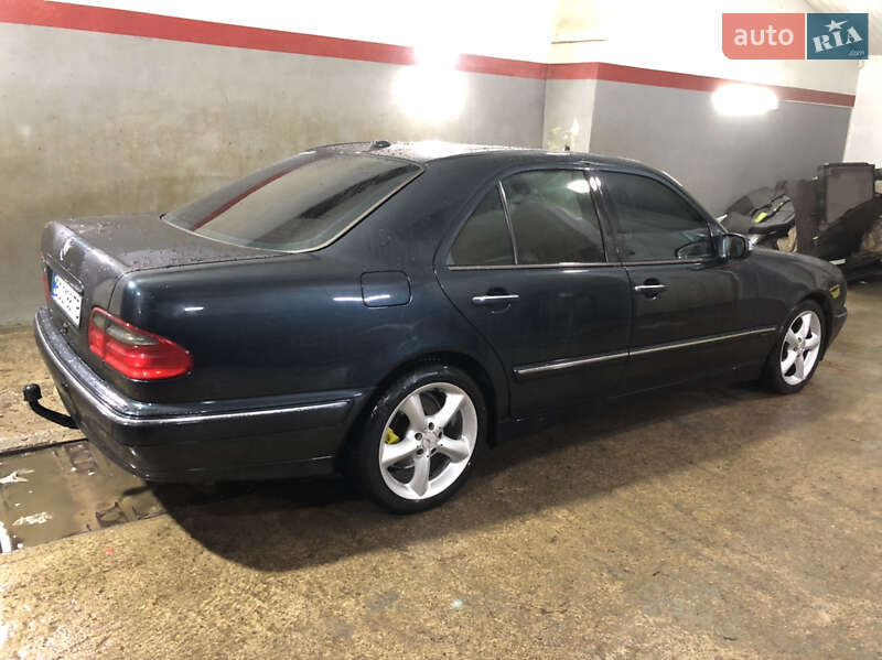 Седан Mercedes-Benz E-Class 2001 в Самборе