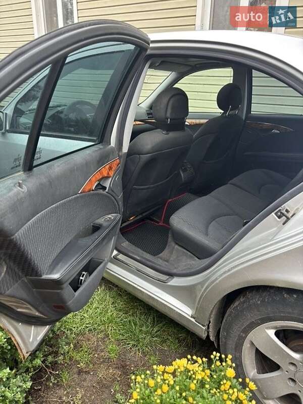 Седан Mercedes-Benz E-Class 2004 в Вараші