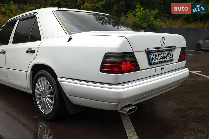 Седан Mercedes-Benz E-Class 1994 в Киеве