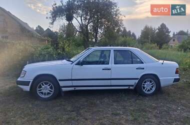 Седан Mercedes-Benz E-Class 1988 в Лубнах