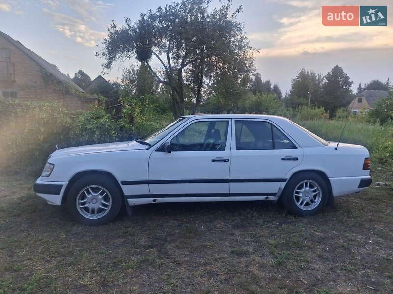 Mercedes-Benz E-Class 1988