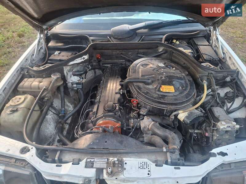 Седан Mercedes-Benz E-Class 1988 в Лубнах