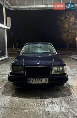 Седан Mercedes-Benz E-Class 1995 в Хмельницькому