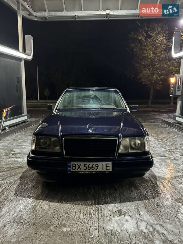 Седан Mercedes-Benz E-Class 1995 в Хмельницком