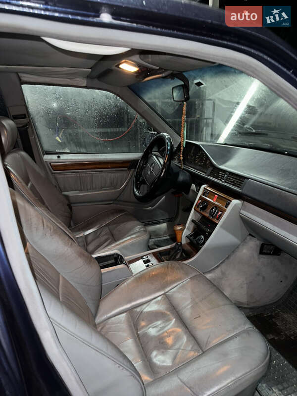 Седан Mercedes-Benz E-Class 1995 в Хмельницком