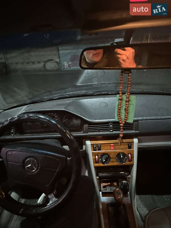 Седан Mercedes-Benz E-Class 1995 в Хмельницком