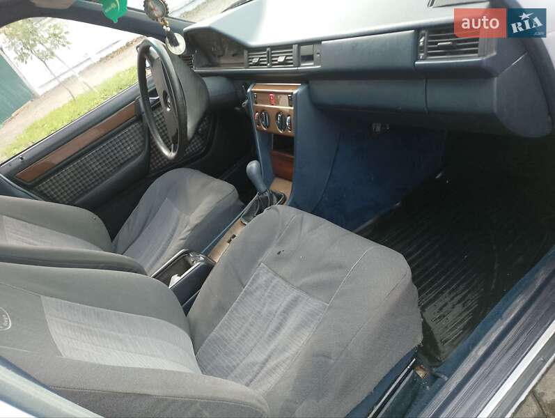 Седан Mercedes-Benz E-Class 1989 в Надворной