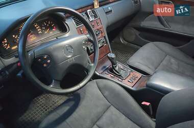 Седан Mercedes-Benz E-Class 2000 в 