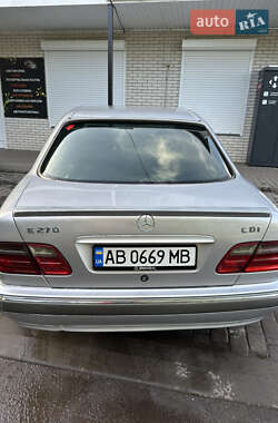 Седан Mercedes-Benz E-Class 2000 в  фото 3 Седан Mercedes-Benz E-Class 2000 в