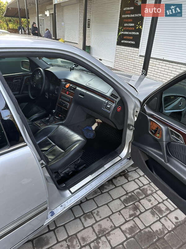 Седан Mercedes-Benz E-Class 2000 в Казатине фото 6 Седан Mercedes-Benz E-Class 2000 в Казатине