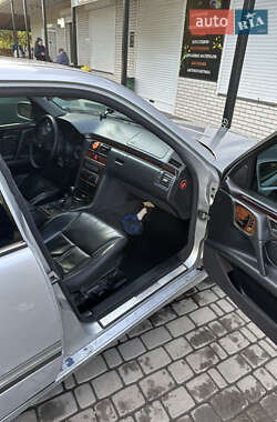 Седан Mercedes-Benz E-Class 2000 в  фото 6 Седан Mercedes-Benz E-Class 2000 в