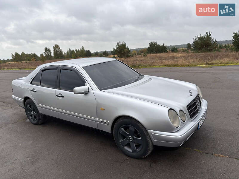Седан Mercedes-Benz E-Class 1997 в Любешове