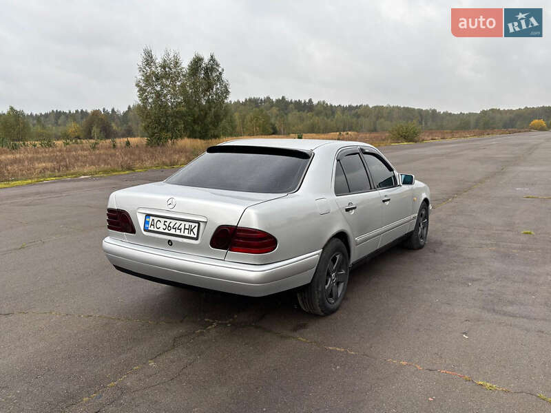 Седан Mercedes-Benz E-Class 1997 в Любешове