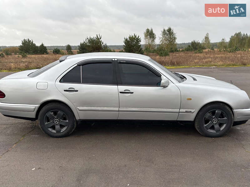 Седан Mercedes-Benz E-Class 1997 в Любешове