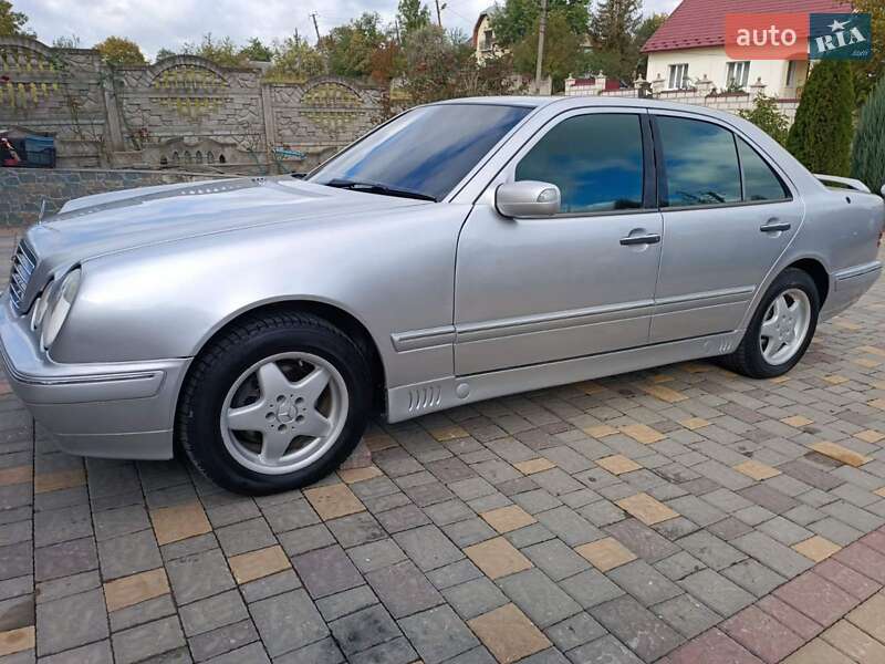 Седан Mercedes-Benz E-Class 1995 в Черновцах