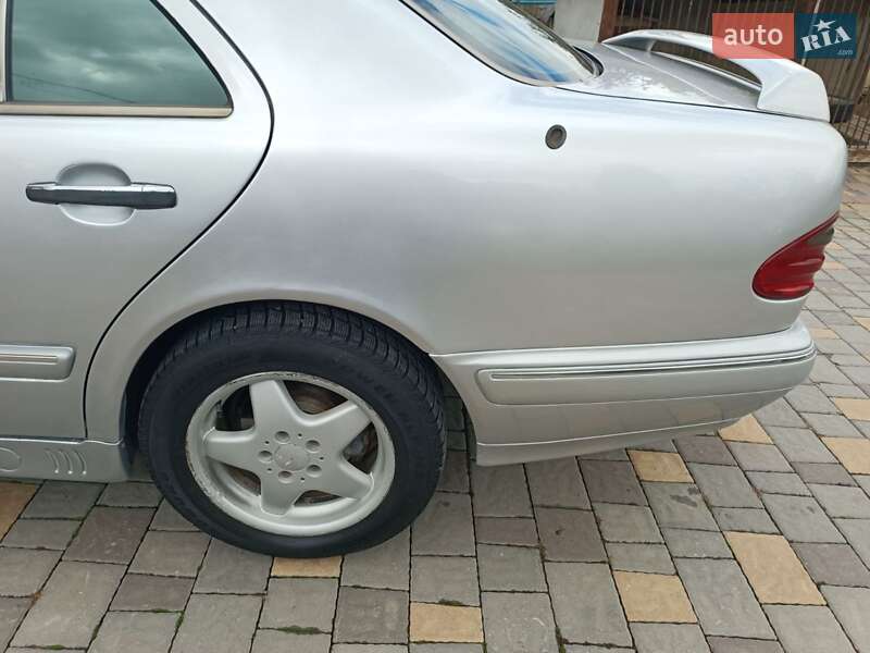 Седан Mercedes-Benz E-Class 1995 в Черновцах