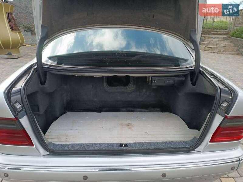Седан Mercedes-Benz E-Class 1995 в Черновцах