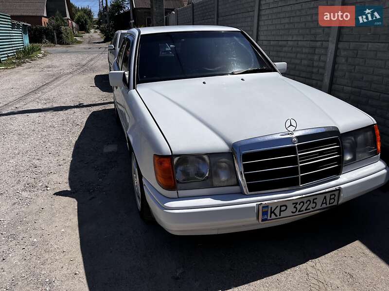 Mercedes-Benz E-Class 1985