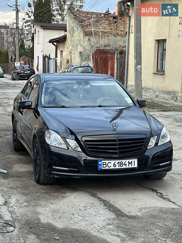 Седан Mercedes-Benz E-Class 2011 в 