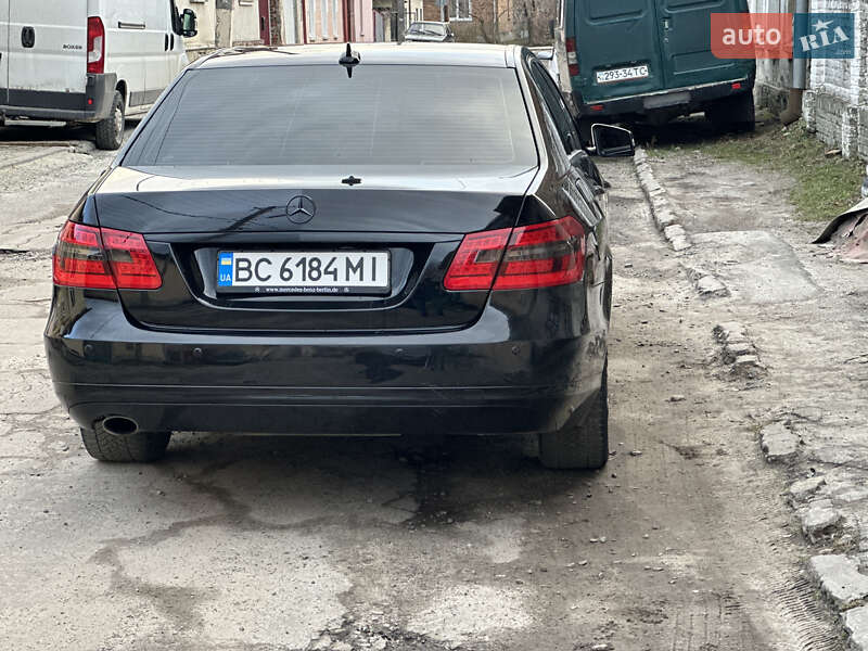 Седан Mercedes-Benz E-Class 2011 в Львове