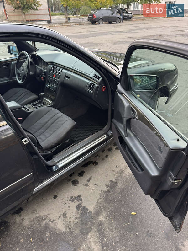 Седан Mercedes-Benz E-Class 1997 в Лубнах