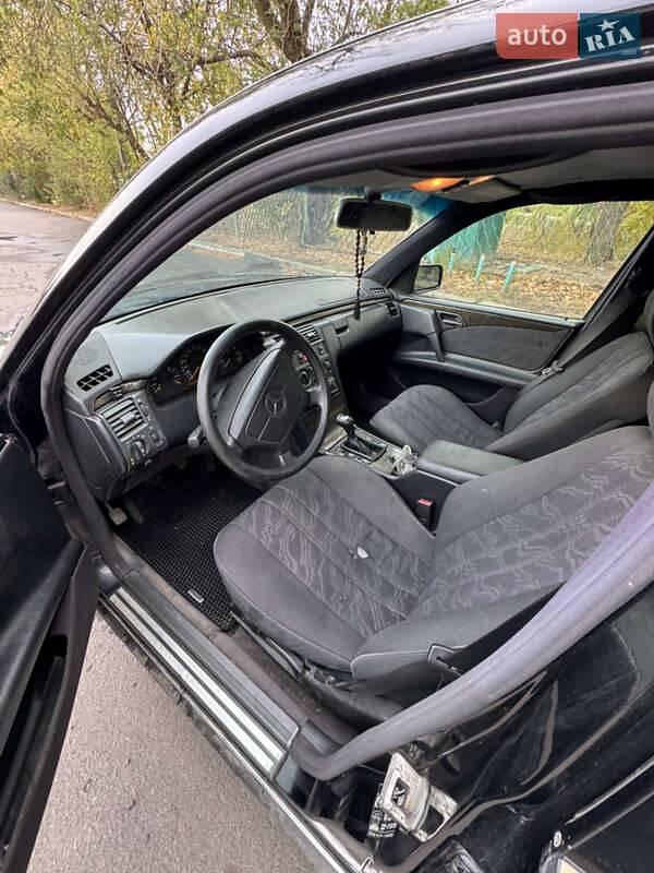 Седан Mercedes-Benz E-Class 1997 в Лубнах