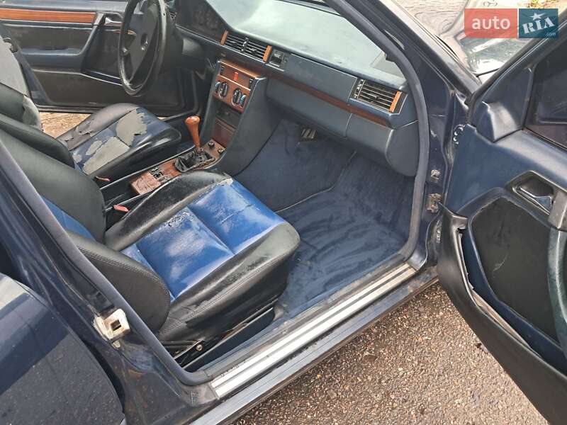 Седан Mercedes-Benz E-Class 1991 в Краснограде