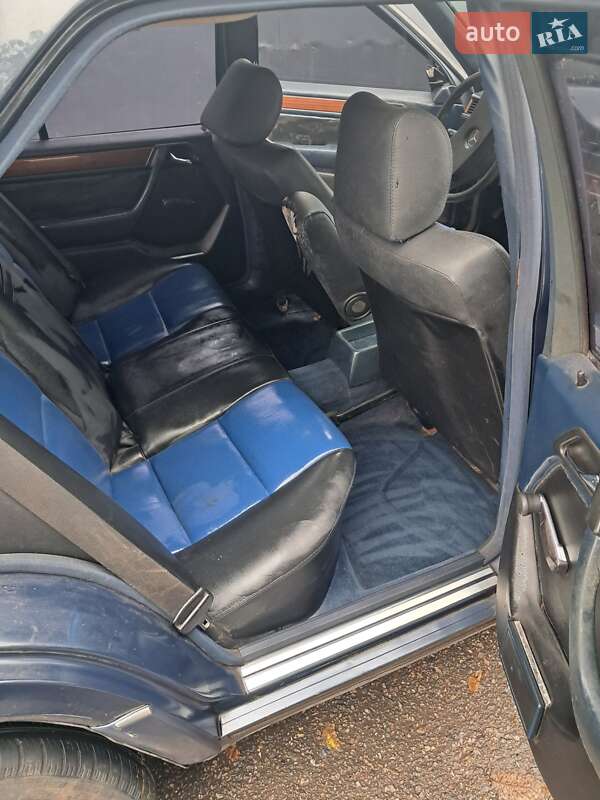 Седан Mercedes-Benz E-Class 1991 в Краснограде