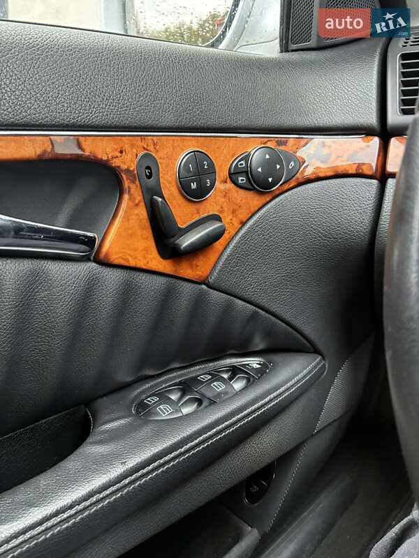 Седан Mercedes-Benz E-Class 2004 в Львове